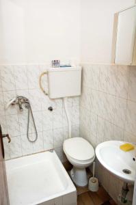 Ένα μπάνιο στο Apartments and rooms with WiFi Podaca, Makarska - 2613