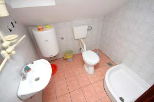 Ένα μπάνιο στο Apartments and rooms with WiFi Podaca, Makarska - 2613
