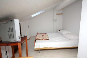 Ένα ή περισσότερα κρεβάτια σε δωμάτιο στο Apartments and rooms with WiFi Podaca, Makarska - 2613