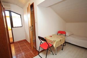 Ένα ή περισσότερα κρεβάτια σε δωμάτιο στο Apartments and rooms with WiFi Podaca, Makarska - 2613