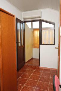 Φωτογραφία από το άλμπουμ του Apartments and rooms with WiFi Podaca, Makarska - 2613 σε Podaca