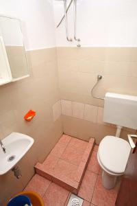 Ένα μπάνιο στο Apartments and rooms with WiFi Podaca, Makarska - 2613