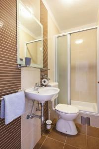 Kúpeľňa v ubytovaní Apartments by the sea Podgora, Makarska - 2604