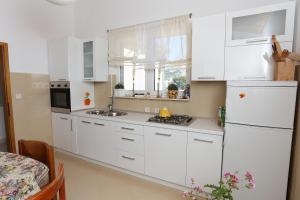 Kuchyňa alebo kuchynka v ubytovaní Apartment Drasnice 2644a + 27 fotografií