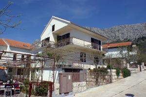 Budova, kde se apartmán nachází + 16 fotografií