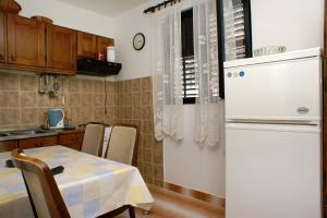 Kuchyň nebo kuchyňský kout v ubytování Apartments by the sea Podaca, Makarska - 2590