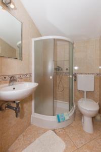 Bathroom sa Apartments and rooms by the sea Slano, Dubrovnik - 2687