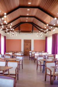Restaurace v ubytování Sooriya Wessagiri Resort