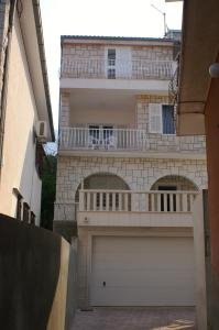 Un balcon sau o terasă la Apartments by the sea Tucepi, Makarska - 2666