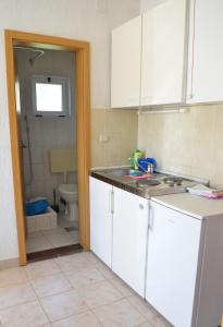 Kúpeľňa v ubytovaní Apartments by the sea Podaca, Makarska - 2617