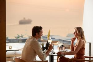 Гости Santo Pure Oia Suites & Villas