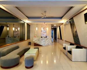 a living room with a couch and a table at Hotel Sampurna Cirebon in Cirebon
