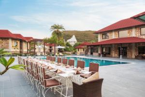 Sarasiruham Resort - Private Pool Villa in Udaipur内部或周边的泳池