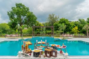 Sarasiruham Resort - Private Pool Villa in Udaipur内部或周边的泳池