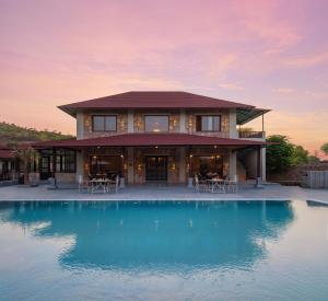 Sarasiruham Resort - Private Pool Villa in Udaipur内部或周边的泳池