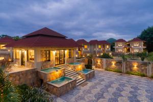 Sarasiruham Resort - Private Pool Villa in Udaipur内部或周边的泳池