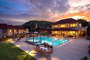 Sarasiruham Resort - Private Pool Villa in Udaipur内部或周边的泳池