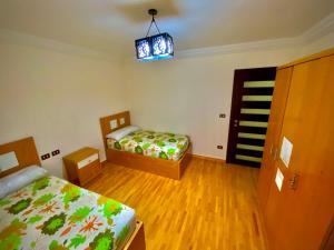 Ένα ή περισσότερα κρεβάτια σε δωμάτιο στο Tiba gardens - men only +6 φωτογραφίες