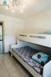 Postel nebo postele na pokoji v ubytování Pod Brzozami Apartamenty Targowa