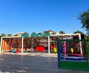 Parquinho infantil em Megasaray Westbeach Antalya