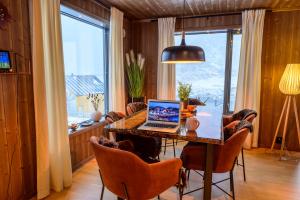 TV a/nebo společenská místnost v ubytování Superior Cabin Ballstad Lofoten