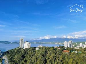 vista su una città e su una cassa d'acqua di WiStay 4-5PAX Premium Apartment KK City Center a Kota Kinabalu