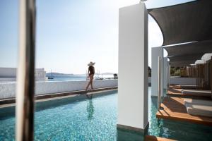 Piscina di Manoula's Beach Mykonos Resort o nelle vicinanze