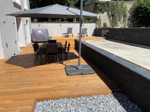 Patio alebo iná vonkajšia časť ubytovania "L'imprévue", standing et jardin au pied de Notre-Dame