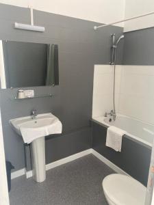 Gallery image of HOTEL DU CENTRE in Roubaix