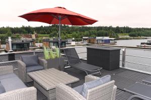 Posezení v ubytování Hausboote am Bärwalder See Traumhaus-mieten