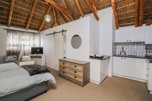 Una cocina o cocineta en Swallows Nest
