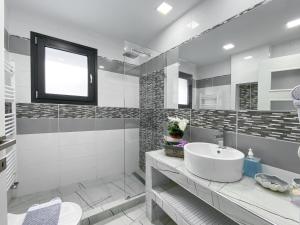 A bathroom at Diamond Luxury Villa Corfu