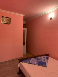 Postel nebo postele na pokoji v ubytování Tnak Hotel