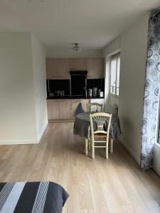 Kuchyňa alebo kuchynka v ubytovaní Superbe appartement en résidence avec piscine.