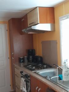 Kuchyň nebo kuchyňský kout v ubytování Mobil home camping