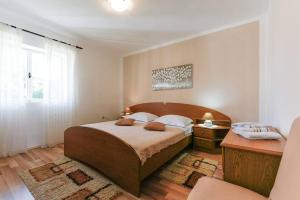 Postel nebo postele na pokoji v ubytování Apartment Privlaka 12957a