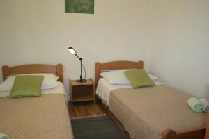 Postel nebo postele na pokoji v ubytování Apartment Privlaka 12957a