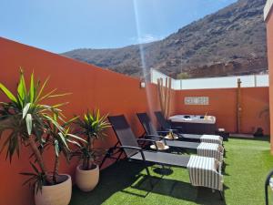 Fotografia z galérie ubytovania Fantástico ático con Jacuzzi y preciosa terraza v destinácii Puerto Rico de Gran Canaria