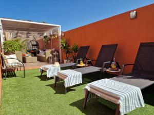 Fotografia z galérie ubytovania Fantástico ático con Jacuzzi y preciosa terraza v destinácii Puerto Rico de Gran Canaria