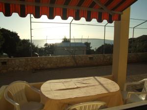 Zdjęcie z galerii obiektu Apartments by the sea Mandre, Pag - 12969 w mieście Kolan