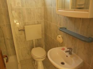 Zdjęcie z galerii obiektu Apartments by the sea Mandre, Pag - 12969 w mieście Kolan