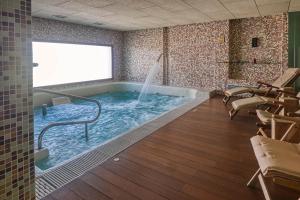 Bazén v ubytovaní Hotel La Vida Spa alebo v jeho blízkosti