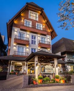 a large building with lights on the front of it at Hotel Fioreze Centro in Gramado