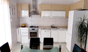 Fotografia z galérie ubytovania Family friendly house with a swimming pool Slatine, Ciovo - 15149 v Slatine