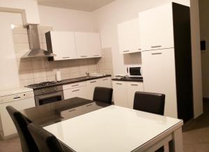 Fotografia z galérie ubytovania Family friendly house with a swimming pool Slatine, Ciovo - 15149 v Slatine