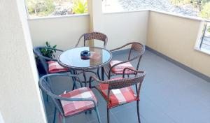 Fotografia z galérie ubytovania Family friendly house with a swimming pool Slatine, Ciovo - 15149 v Slatine