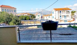 Fotografia z galérie ubytovania Family friendly house with a swimming pool Slatine, Ciovo - 15149 v Slatine