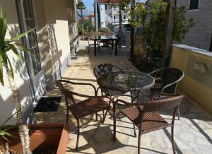 Fotografia z galérie ubytovania Family friendly house with a swimming pool Slatine, Ciovo - 15149 v Slatine