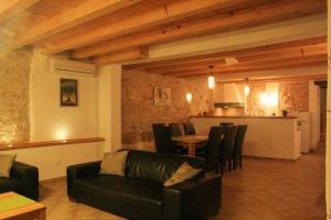 Fotografie z fotogalerie ubytování Family friendly house with a swimming pool Mrkoci, Central Istria - Sredisnja Istra - 13003 v destinaci Žminj + 7 fotografií