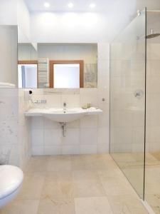 Koupelna v ubytování Grottger Luxury Boutique Hotel City